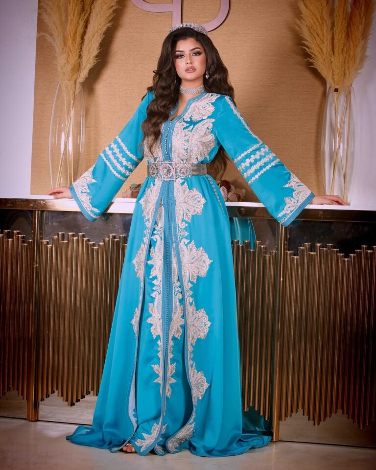 Caftan Glamour Découvrez l'élégance intemporelle du caftan henna, une pièce traditionnelle marocaine magnifiquement ornée. Nos caftans en henna allient beauté et tradition pour des moments inoubliables. Explorez notre collection unique aujourd'hui !