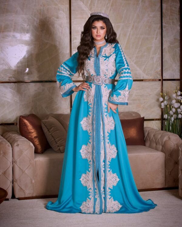 Caftan Glamour Découvrez l'élégance intemporelle du caftan henna, une pièce traditionnelle marocaine magnifiquement ornée. Nos caftans en henna allient beauté et tradition pour des moments inoubliables. Explorez notre collection unique aujourd'hui !