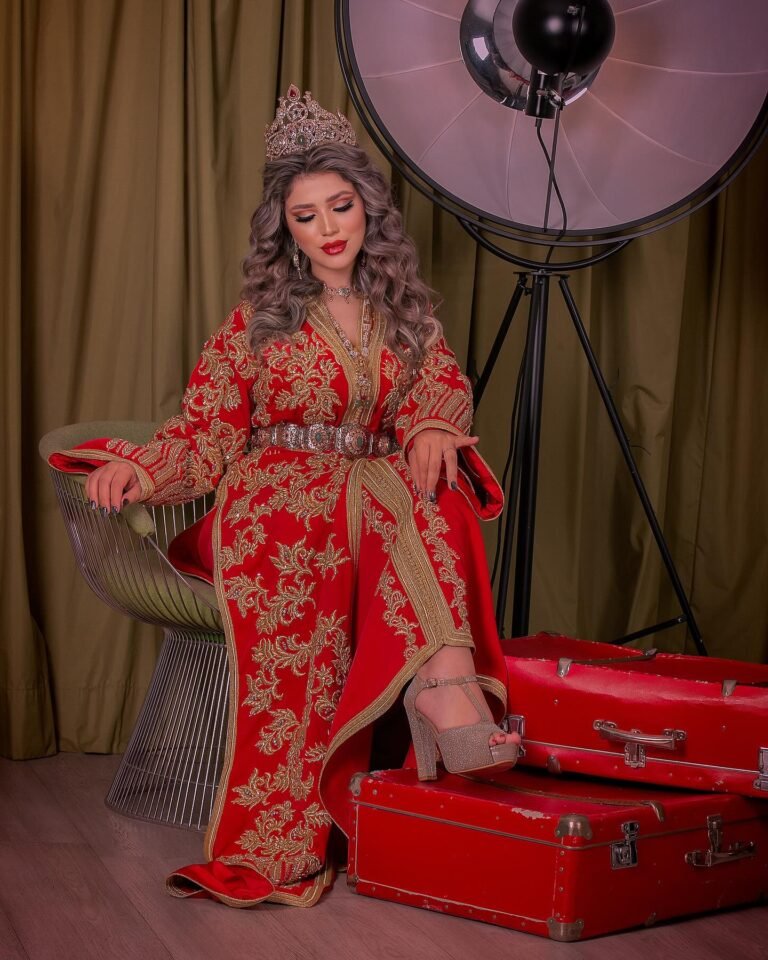 Caftan Glamour Découvrez l'élégance intemporelle du caftan henna, une pièce traditionnelle marocaine magnifiquement ornée. Nos caftans en henna allient beauté et tradition pour des moments inoubliables. Explorez notre collection unique aujourd'hui !