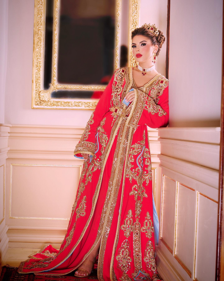 Caftan Glamour Découvrez l'élégance intemporelle du caftan henna, une pièce traditionnelle marocaine magnifiquement ornée. Nos caftans en henna allient beauté et tradition pour des moments inoubliables. Explorez notre collection unique aujourd'hui !