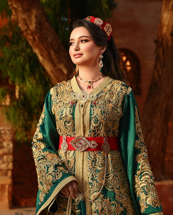 Caftan Glamour Découvrez l'élégance intemporelle du caftan henna, une pièce traditionnelle marocaine magnifiquement ornée. Nos caftans en henna allient beauté et tradition pour des moments inoubliables. Explorez notre collection unique aujourd'hui !