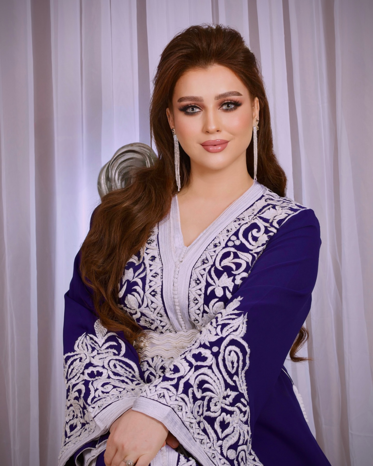 Caftan Glamour Découvrez l'élégance intemporelle du caftan henna, une pièce traditionnelle marocaine magnifiquement ornée. Nos caftans en henna allient beauté et tradition pour des moments inoubliables. Explorez notre collection unique aujourd'hui !