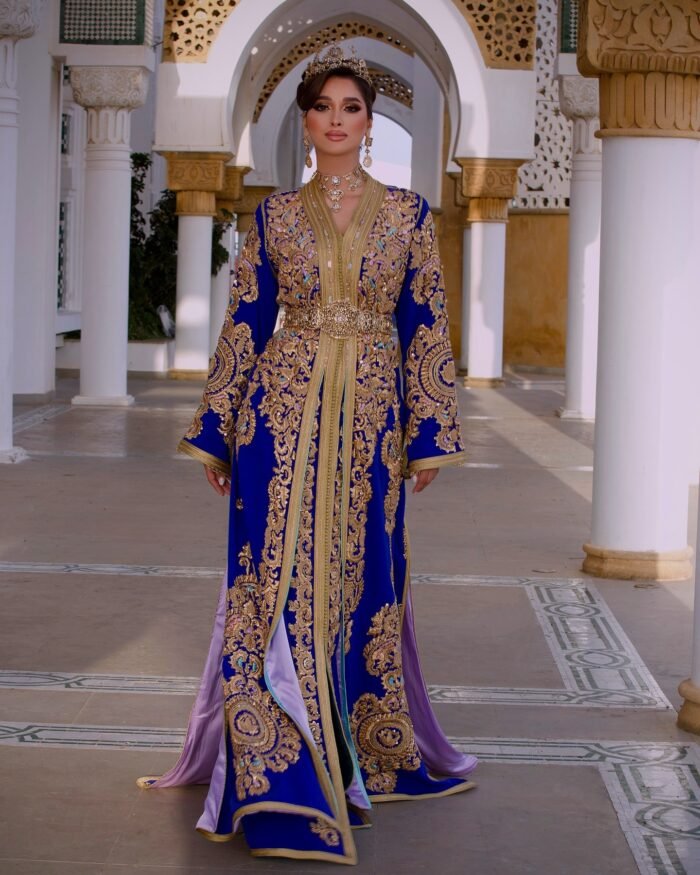 Caftan Glamour Découvrez l'élégance intemporelle du caftan henna, une pièce traditionnelle marocaine magnifiquement ornée. Nos caftans en henna allient beauté et tradition pour des moments inoubliables. Explorez notre collection unique aujourd'hui !