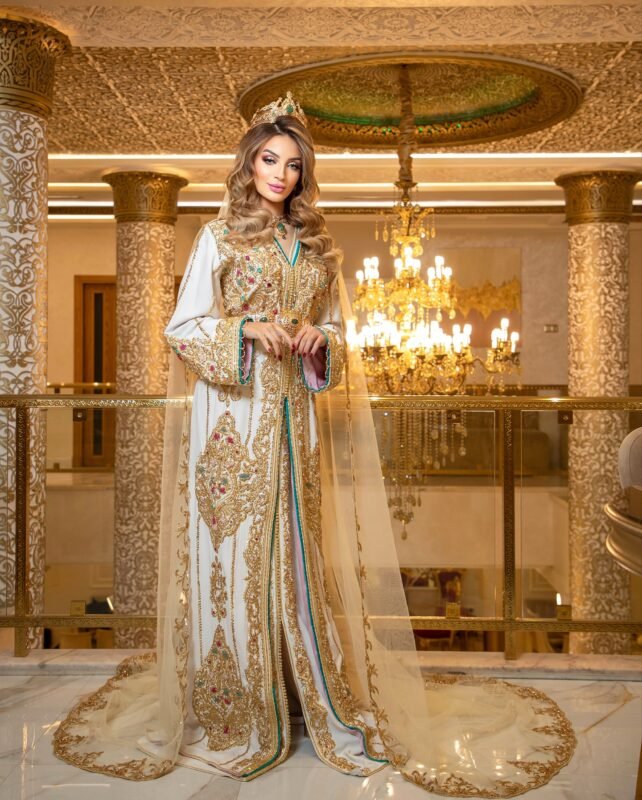 Caftan Glamour Découvrez l'élégance intemporelle du caftan henna, une pièce traditionnelle marocaine magnifiquement ornée. Nos caftans en henna allient beauté et tradition pour des moments inoubliables. Explorez notre collection unique aujourd'hui !