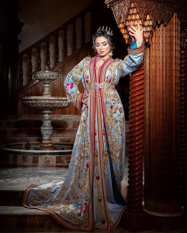 Caftan Glamour Découvrez l'élégance intemporelle du caftan henna, une pièce traditionnelle marocaine magnifiquement ornée. Nos caftans en henna allient beauté et tradition pour des moments inoubliables. Explorez notre collection unique aujourd'hui !