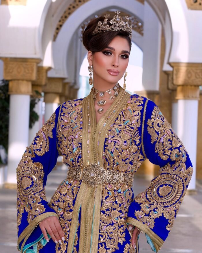 Caftan Glamour Découvrez l'élégance intemporelle du caftan henna, une pièce traditionnelle marocaine magnifiquement ornée. Nos caftans en henna allient beauté et tradition pour des moments inoubliables. Explorez notre collection unique aujourd'hui !